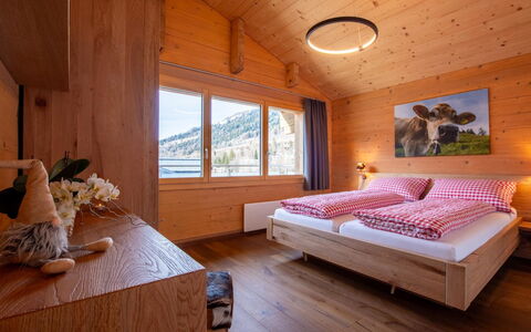 Pearl 1. Og Süd-West: Mountain Range, Valley, Alps, Ridge, Summit, Headquarters