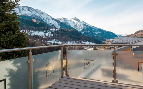 Pearl 1. Og Süd-West: Mountain Range, Valley, Alps, Ridge, Summit, Headquarters