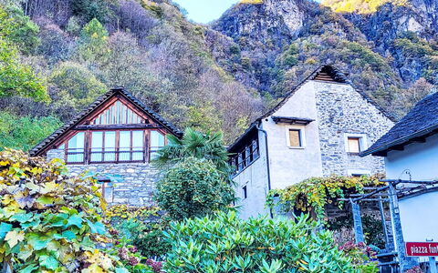 Casa Sambuco: Mountain Range, Valley, Alps, Ridge, Summit, Headquarters