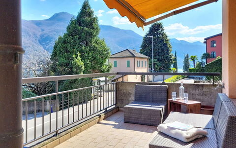 Apt. Marina: Garden, Shade, Lawn, Landscaping, Yard, Park