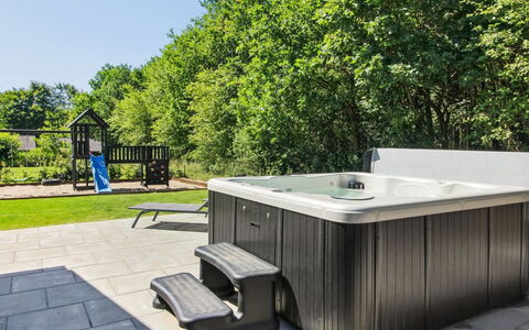 Biergh - 30Km from the Sea: Plumbing Fixture, Bathtub, Garden, Swimming Pool, Jacuzzi, Yard, Houseplant, Landscaping, Backyard