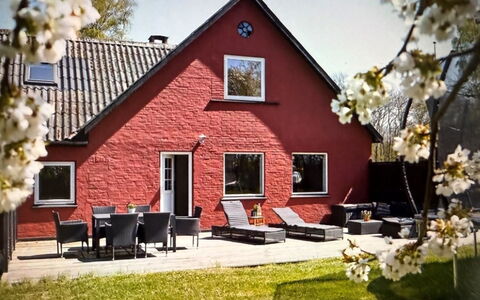 Hornbogi - 1Km from the Sea: Furniture, Wood, Interior Design, Flooring, Floor, Chair, Room, Ceiling, Living Room, Apartment