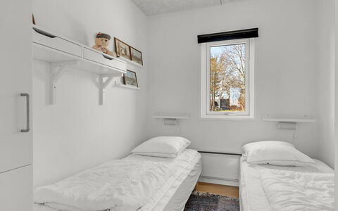 Angret - 380M from the Sea: Floor, Bedroom, Apartment, Ceiling, Bed, Bedding, Bed Frame, Dormitory, Freezing, Winter