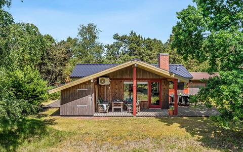 Leonor - 1.8Km from the Sea: Home, Roof, House, Door, Cottage, Shade, Garden, Groundcover, Porch, Yard