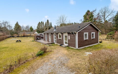Vilhelm - 7.5Km from the Sea: Building, Window, House, Home, Roof, Cottage, Residential Area, Rural Area, Human Settlement, Estate