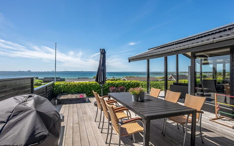 Gertina - 100M from the Sea: Home, Roof, House, Door, Cottage, Shade, Garden, Groundcover, Porch, Yard