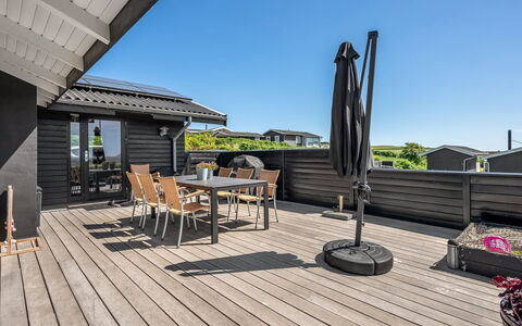 Gertina - 100M from the Sea: Home, Roof, House, Door, Cottage, Shade, Garden, Groundcover, Porch, Yard