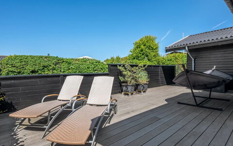 Gertina - 100M from the Sea: Home, Roof, House, Door, Cottage, Shade, Garden, Groundcover, Porch, Yard
