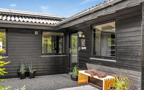 Gertina - 100M from the Sea: Home, Roof, House, Door, Cottage, Shade, Garden, Groundcover, Porch, Yard