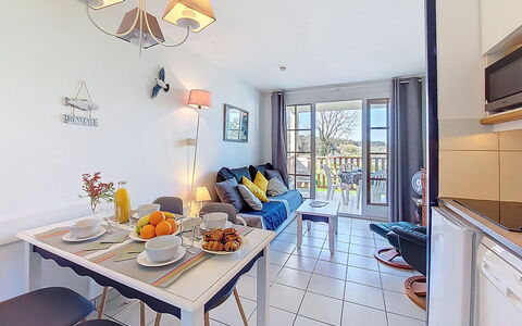 Le Saint Hilaire: Apartment, Condominium, Balcony, Chair, Houseplant, Hotel, Resort, Courtyard