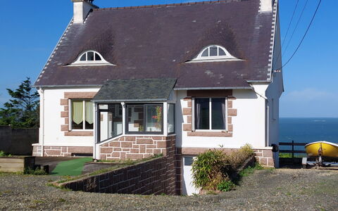Ty Kérael: Roof, House, Home, Cottage, Land Lot, Door, Siding, Chimney, Farmhouse