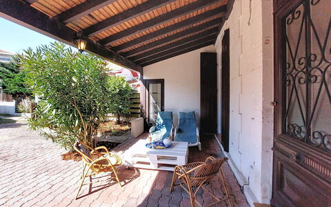 La Belle Héricart: Residential Area, Home, House, Door, Apartment, Suburb, Balcony, Courtyard, Yard, Driveway