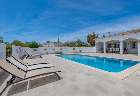 V4 Águia Vermelha: Blue, Swimming Pool, Estate, Shade, Design, Villa, Hotel, Tile