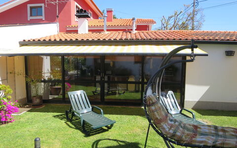 Vivenda Rafael: Furniture, Flowerpot, Shade, Awning, Porch, Houseplant, Outdoor Structure, Garden, Yard, Balcony