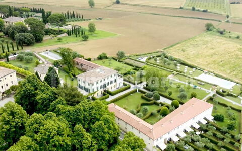 Loft Borgo Syrah: Landscape, Estate, Shrub, Land Lot, Plain, Hedge, Garden, Mansion, Groundcover, Plantation