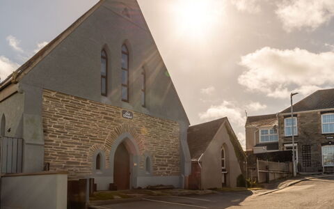 The Old Chapel: Apartment, Balcony, Condominium, Hotel, Shade