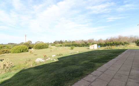 Elegante Villa Casale 50: Sky, Daytime, Grass, Grassland, Cloud, Plain, Land Lot, Lawn, Pasture, Meadow