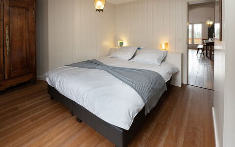Elif 5: Furniture, Floor, Bed, Interior Design, Flooring, Bedroom, Wall, Wood, Ceiling, Wood Flooring