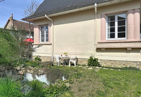 La Rose des Pins: Wall, Building, House, Residential Area, Architecture, Home, Roof, Door, Cottage, Sash Window