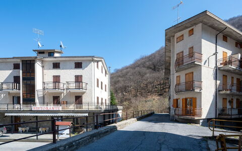 Ai Piedi del Monte: Residential Area, Home, Human Settlement, Apartment, Balcony, Porch, Fence, Handrail, Mountain Village