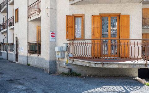Ai Piedi del Monte: Wall, Composite Material, Apartment, Concrete, Iron, Handrail, Balcony, Stairs, Baluster, Daylighting