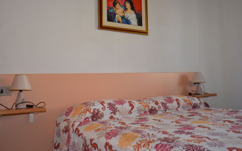 Appartamento Agrustos, Wifi, Ac: Bed, Furniture, Bedroom, Bedding, Bed Sheet, Wall, Interior Design, Linens, Room, Wood