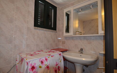 Appartamento Agrustos, Wifi, Ac: Bathroom Sink, Plumbing Fixture, Sink, Interior Design, Flooring, Bathroom, Floor, Tap, Plumbing, Mirror