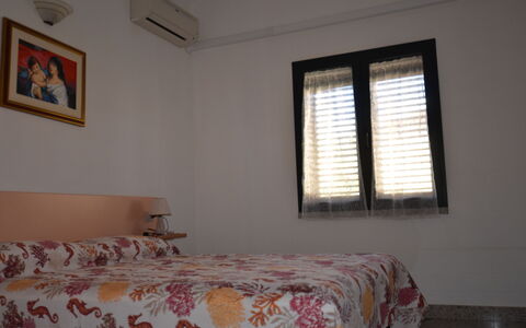 Appartamento Nina, Ac, Wifi: Bed, Bedroom, Bedding, Bed Sheet, Wall, Interior Design, Linens, Furniture, Bed Frame, Room