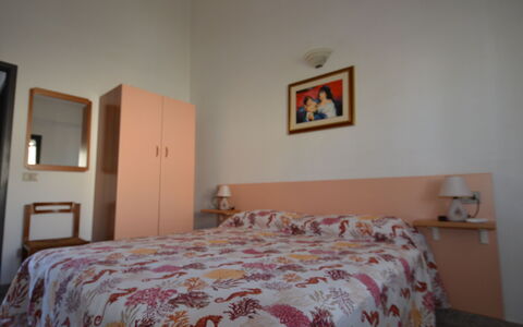 Appartamento Nina, Ac, Wifi: Bedroom, Bed, Bed Sheet, Bedding, Interior Design, Furniture, Linens, Bed Frame, Room, Floor
