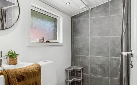 Stefana - from the Sea: Plumbing Fixture, Flooring, Interior Design, Floor, Bathroom, Plumbing, Ceiling, Sink, Tap, Toilet