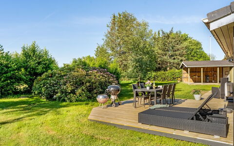 Stefana - from the Sea: Shrub, Garden, Land Lot, Groundcover, Lawn, Shade, Cottage, Backyard, Yard