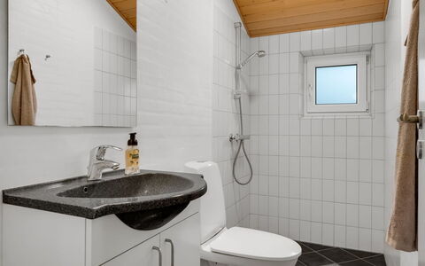 Erikka - 40Km from the Sea: Plumbing Fixture, Flooring, Wall, Interior Design, Floor, Bathroom, Sink, Bathroom Sink, Tap, Ceiling