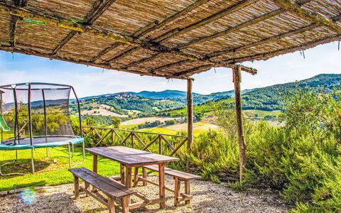 Agriturismo Belvedere delle Crete: Mountainous Landforms, Hill, Highland, Landscape, Hill Station, Rural Area, Mountain Range, Valley, Ridge, Fence