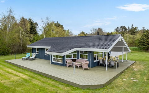 Aswaldi - 1.5Km from the Sea: Wood, Garden, Backyard, Land Lot, Home, Roof, Shade, Deck, Hardwood, Yard