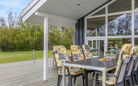 Aswaldi - 1.5Km from the Sea: Wood, Garden, Backyard, Land Lot, Home, Roof, Shade, Deck, Hardwood, Yard