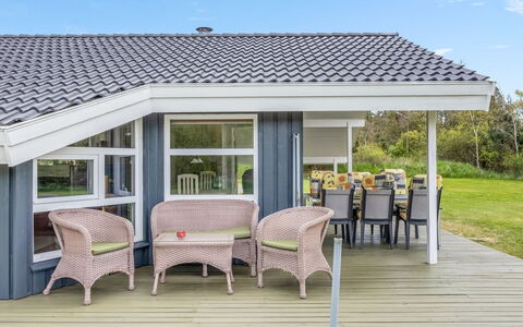 Aswaldi - 1.5Km from the Sea: Wood, Garden, Backyard, Land Lot, Home, Roof, Shade, Deck, Hardwood, Yard