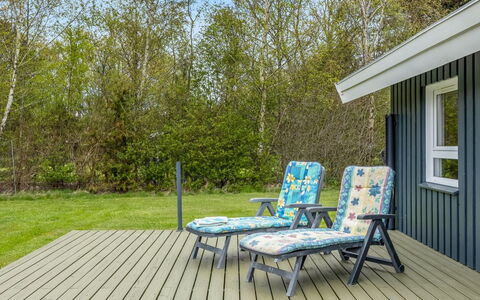 Aswaldi - 1.5Km from the Sea: Wood, Garden, Backyard, Land Lot, Home, Roof, Shade, Deck, Hardwood, Yard