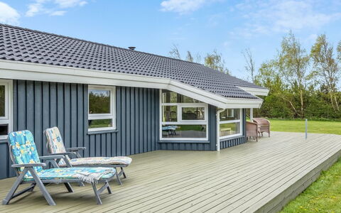 Aswaldi - 1.5Km from the Sea: Wood, Garden, Backyard, Land Lot, Home, Roof, Shade, Deck, Hardwood, Yard