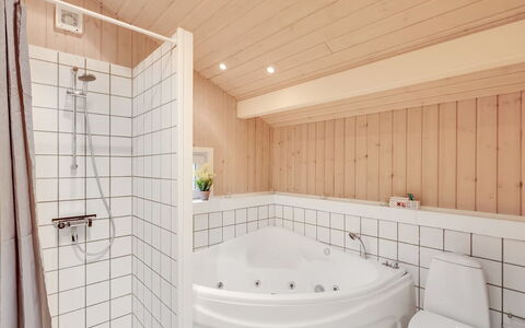 Aswaldi - 1.5Km from the Sea: Interior Design, Plumbing Fixture, Flooring, Wood, Floor, Bathtub, Bathroom, Ceiling, Room, Plumbing