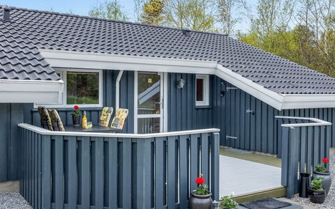 Aswaldi - 1.5Km from the Sea: Wood, Roof, Home, Siding, Cottage, Shed, Garden Buildings, Outdoor Structure, Shade, Yard