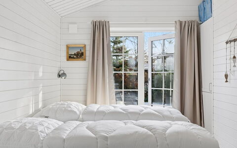Hoat - 250M from the Sea: Bedroom, Wood, Linens, Bed Sheet, Bedding, Textile, Bed, Interior Design, Furniture, Floor