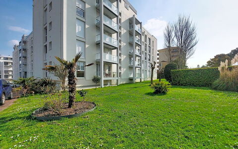 Le Colibri: Building, Residential Area, Apartment, City, Facade, Neighbourhood, Condominium, Architecture, Home, Urban Design