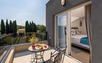 Accommodation:&nbsp;Mediterranee Oliva 104.3