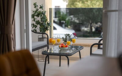 Accommodation:&nbsp;Mediterranee Oliva 104.1
