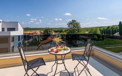 Accommodation:&nbsp;Mediterranee Oliva 104.3