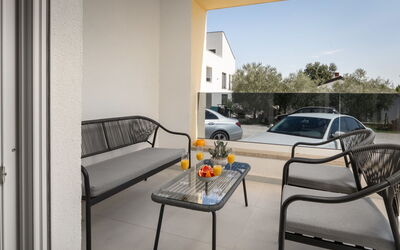 Accommodation:&nbsp;Mediterranee Oliva 104.1