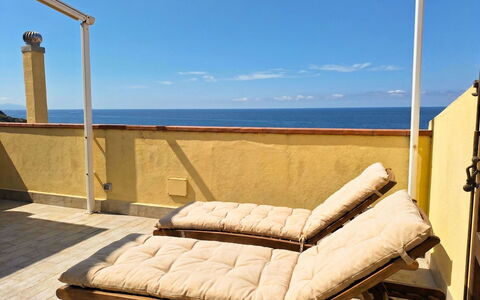 Terrazza sul Golfo: Furniture, Wood, Outdoor Furniture, Sea, Chair, Ocean, Shade, Sunlounger, Hardwood, Wood Stain