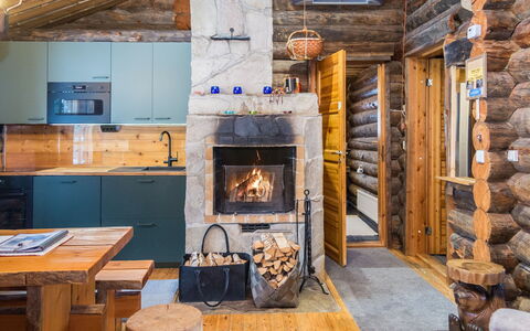 Kelosyväri 13: Wood, Cottage, House, Home, Door, Hardwood, Garden Buildings, Wood Stain, Log Cabin, Plank