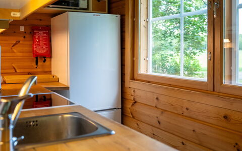 Aurinko Vanaja: Wood, Flooring, Interior Design, Floor, Sink, Wood Stain, Kitchen, Room, Tap, Plumbing Fixture