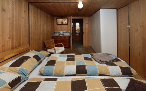 Haus Margrittli: Furniture, Interior Design, Floor, Flooring, Wood, Ceiling, Room, Bedroom, Bed, Hardwood
